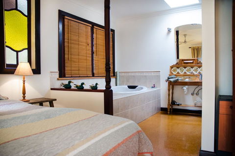 Ashwood Cottages - Redcliffe Tourism 13