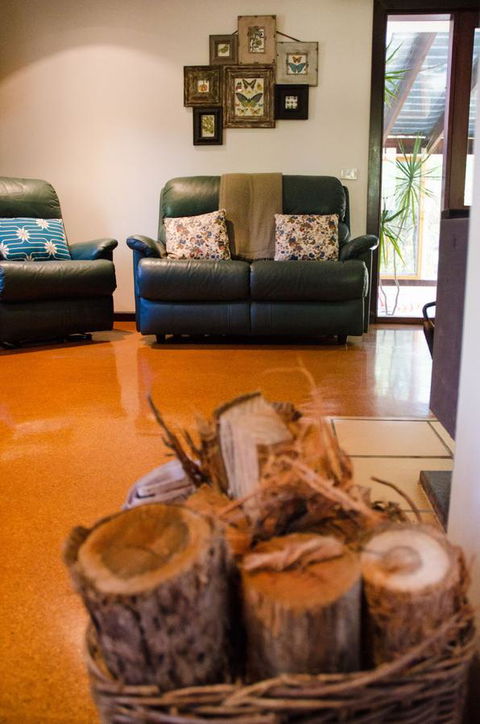 Ashwood Cottages - Redcliffe Tourism 7