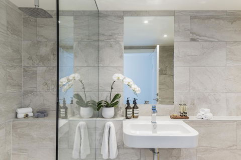 Quay West Suites Melbourne - Redcliffe Tourism 11