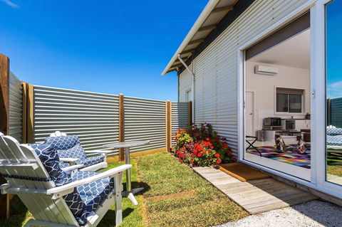 Cottages For Couples - Redcliffe Tourism 4