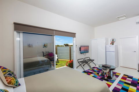 Cottages For Couples - Redcliffe Tourism 3