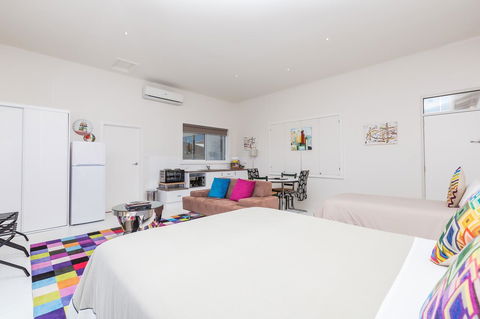 Cottages For Couples - Redcliffe Tourism 8