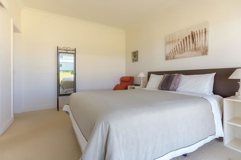 Cottages For Couples - Redcliffe Tourism 16