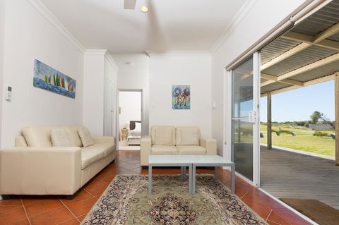 Cottages For Couples - Redcliffe Tourism 28