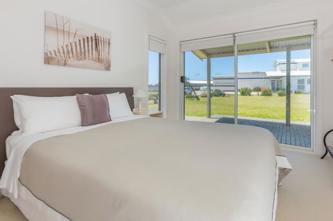 Cottages For Couples - Redcliffe Tourism 25