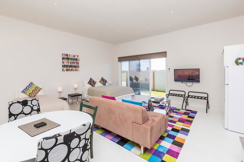 Cottages For Couples - Redcliffe Tourism 9