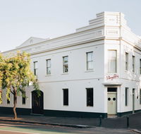 Naughtons Hotel - Redcliffe Tourism