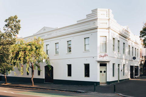 Naughtons Hotel - Redcliffe Tourism 0