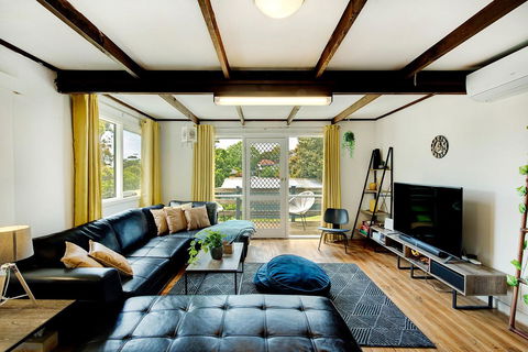 Jettycove Beach House - Redcliffe Tourism 0