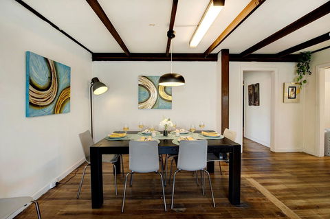 Jettycove Beach House - Redcliffe Tourism 4