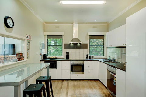Jettycove Beach House - Redcliffe Tourism 9