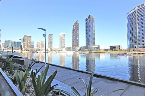 Auzzie Apartments Docklands, Melbourne - Redcliffe Tourism 1