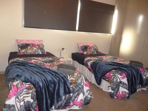 HogmortHomes Neale Street - Redcliffe Tourism 4