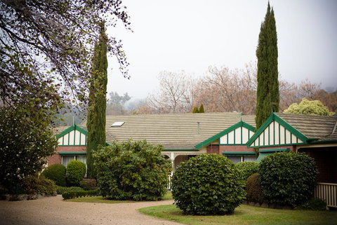 The Birch House - Silver Birches Luxury Accommodation Bright - Redcliffe Tourism 1