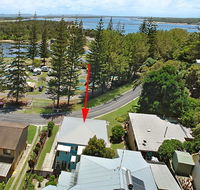 The Blue House - flat walk to river and beach - Redcliffe Tourism