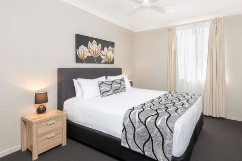 The Brighton Apartments - Redcliffe Tourism 1