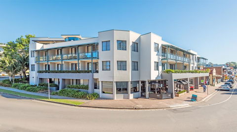 The Brighton Apartments - Redcliffe Tourism 0
