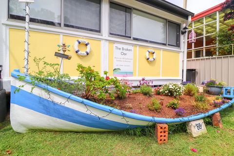 The Broken Oar - Redcliffe Tourism 1