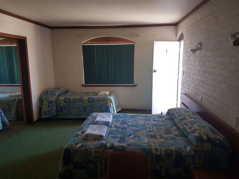 The Club Hotel - Redcliffe Tourism 3