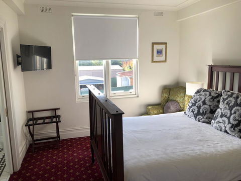 The Corner Hotel Alexandra - Redcliffe Tourism 1