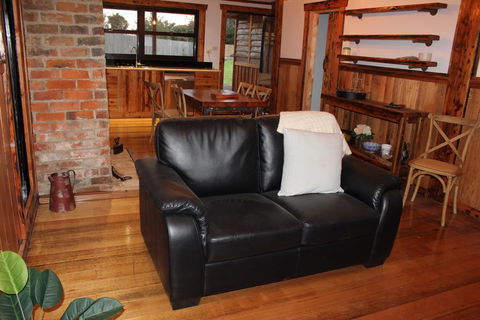 The Cottage - Redcliffe Tourism 2