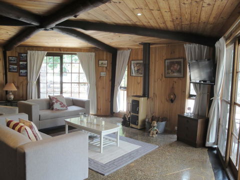 The Cottage - Redcliffe Tourism 0