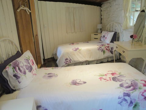 The Cottage - Redcliffe Tourism 3