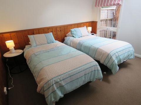 The Cottage South Hobart - Redcliffe Tourism 3