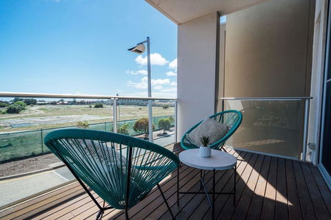 The Cove @ New Port-Pool - Spa - Sauna - Gym & More - Redcliffe Tourism 1