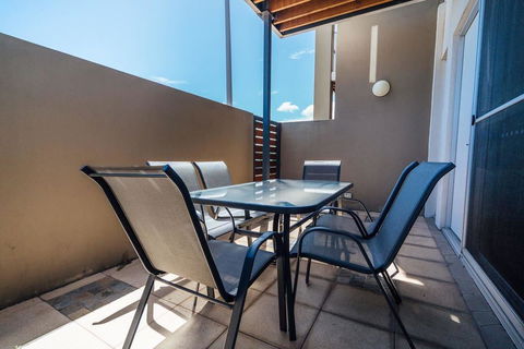 The Cove @ New Port-Pool - Spa - Sauna - Gym & More - Redcliffe Tourism 3