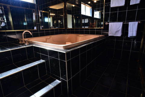 The Crossing Motel - Redcliffe Tourism 1