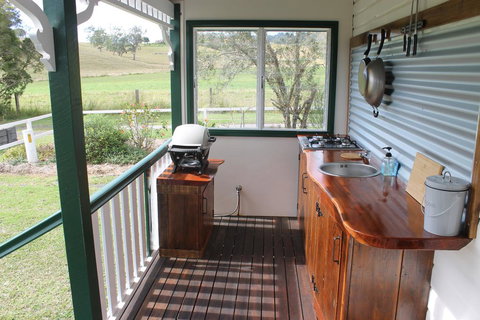 The Dollhouse Cottage - Redcliffe Tourism 3