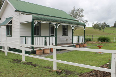 The Dollhouse Cottage - Redcliffe Tourism 0
