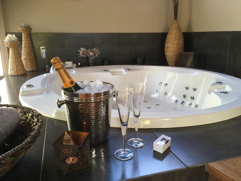 The Edge Villa - Redcliffe Tourism 3