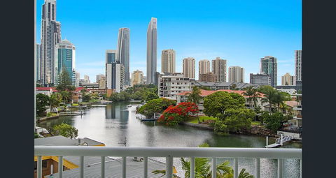 The Emerald Surfers Paradise - Redcliffe Tourism 1