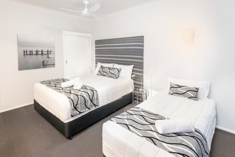 The Esplanade Motel - Redcliffe Tourism 3