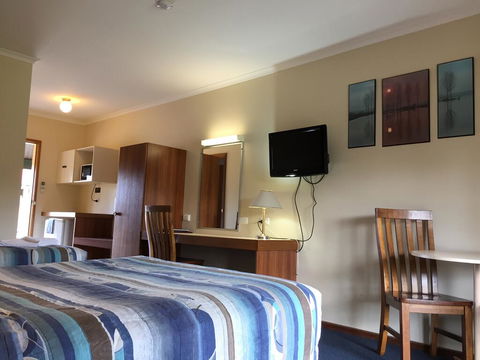 The Finley Palm Motor Inn - Redcliffe Tourism 1