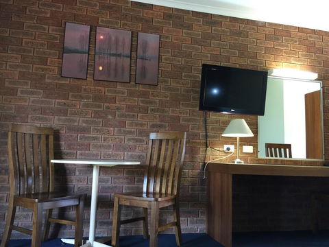 The Finley Palm Motor Inn - Redcliffe Tourism 3
