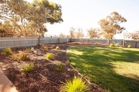 The Farmhouse. - Redcliffe Tourism 3