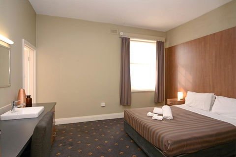 The Formby Hotel - Redcliffe Tourism 0