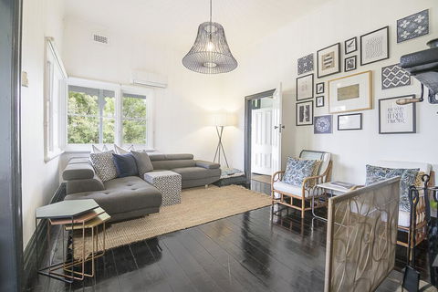 The Gardener's Cottage - Redcliffe Tourism 1