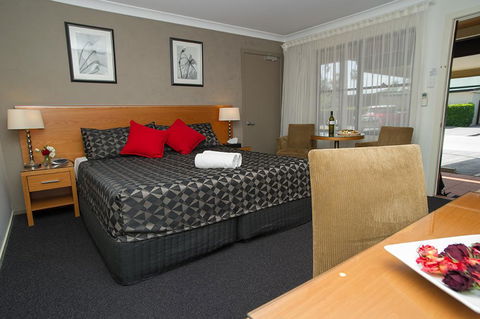 The Grapevine Motel - Redcliffe Tourism 3