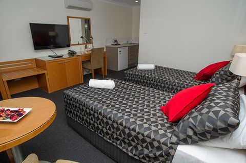 The Grapevine Motel - Redcliffe Tourism 1