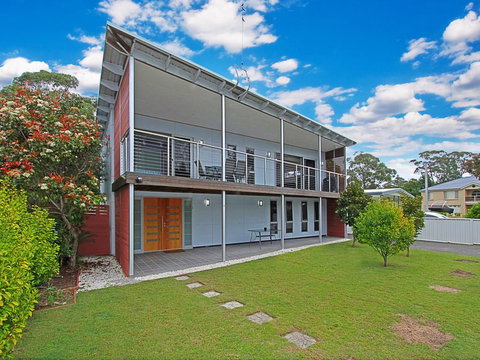 The Lake House - Lake Conjola - Redcliffe Tourism 2