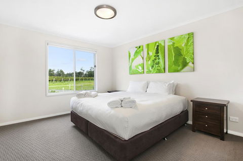The Lake House @ 201 - Redcliffe Tourism 3