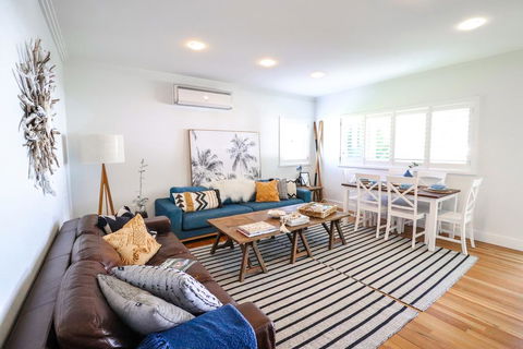 The Lakehouse In Raffetys Resort - Redcliffe Tourism 3