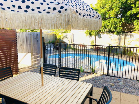 The Lazy Llama - Redcliffe Tourism 2