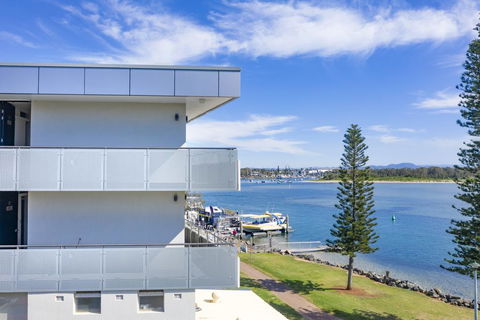 The Mid Pacific - Redcliffe Tourism 0