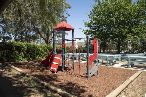 The Oaks Hotel - Redcliffe Tourism 2