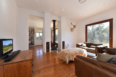The Parson's Vineyard Retreat - Get Amongst The Vineyards In A Historic Home - Redcliffe Tourism 0